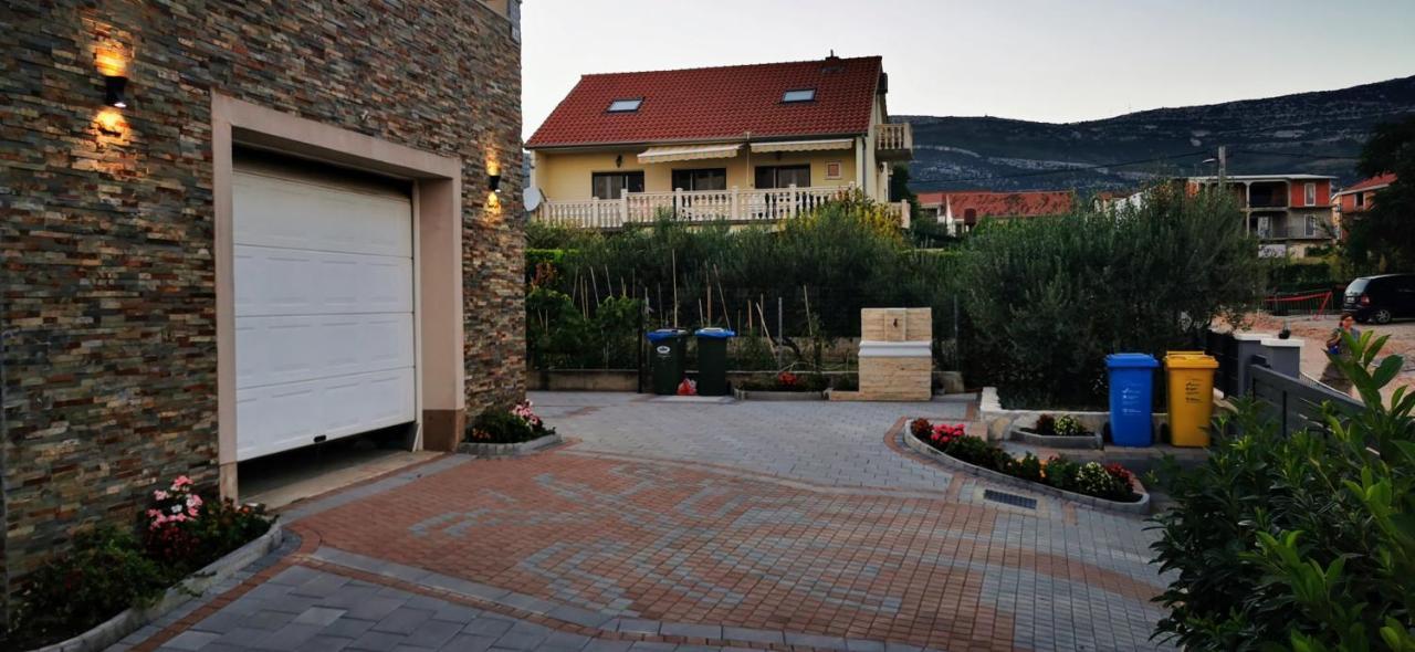 Apartment House Kastela With Heated Pool & Jacuzzi Εξωτερικό φωτογραφία