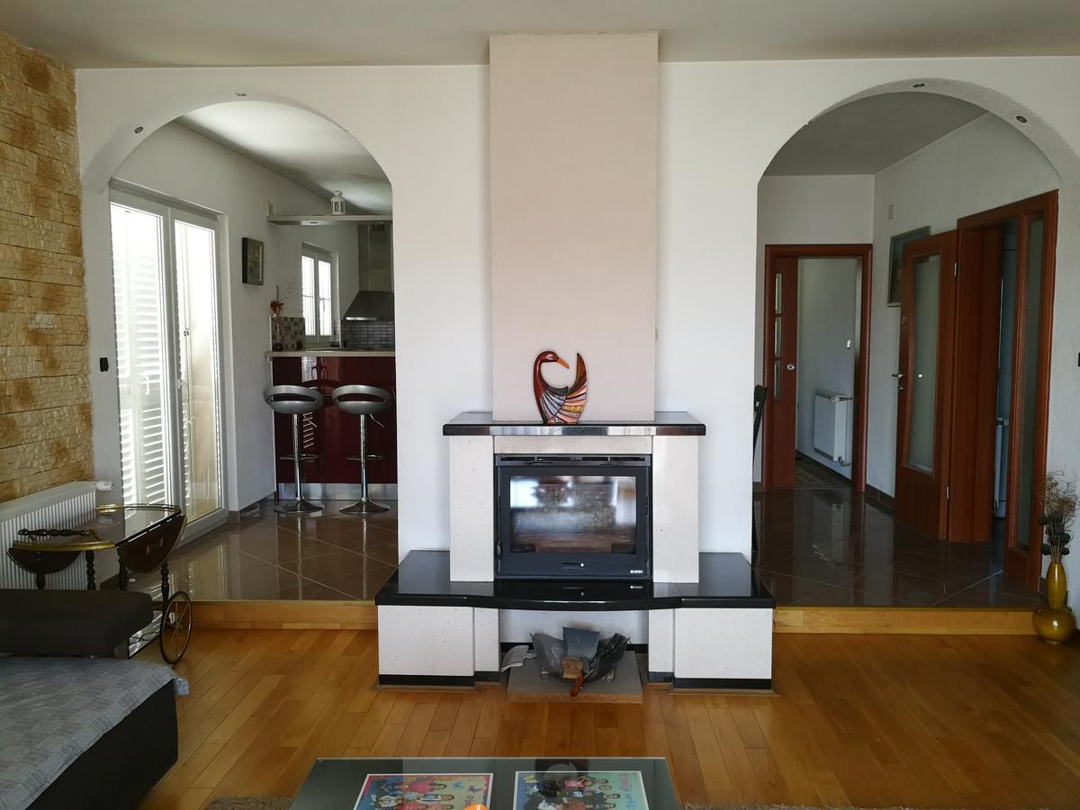 Apartment House Kastela With Heated Pool & Jacuzzi Εξωτερικό φωτογραφία