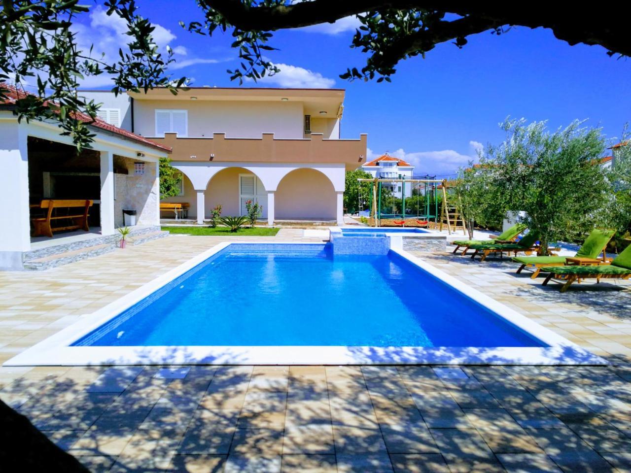 Apartment House Kastela With Heated Pool & Jacuzzi Εξωτερικό φωτογραφία